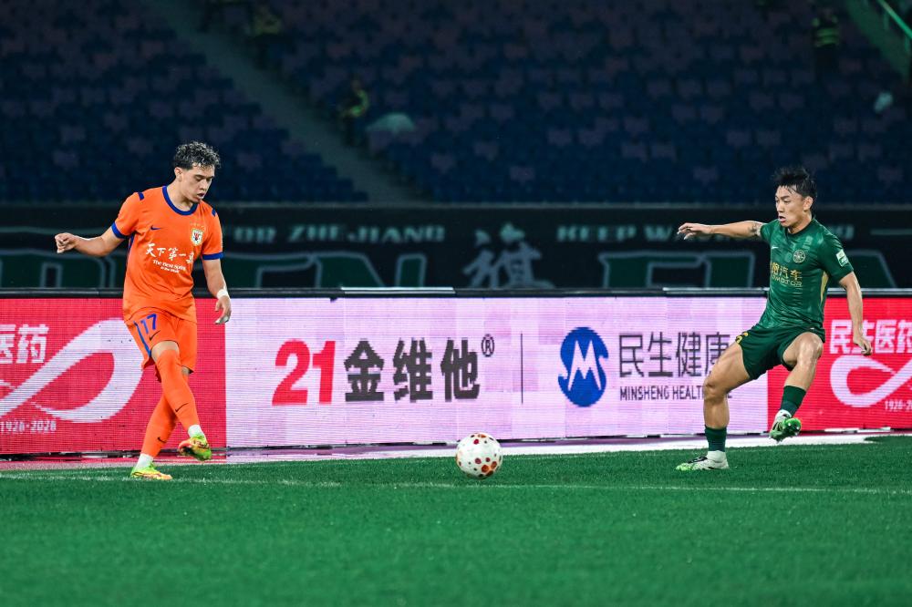 瓦拉内的防守艺术与球场统治力全面解析